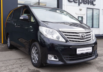 Подержанный автомобиль Toyota Alphard 2012 года (3 фото)