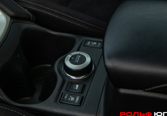 Подержанный автомобиль Nissan X-Trail 2015 года (14 фото)