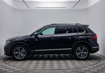 Подержанный автомобиль Volkswagen Tiguan 2019 года (2 фото)