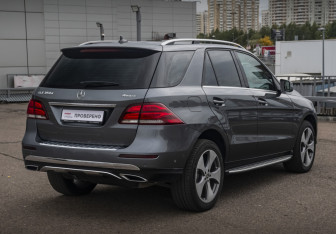 Подержанный автомобиль Mercedes-Benz GLE 2018 года (5 фото)