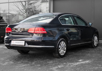 Подержанный автомобиль Volkswagen Passat Sedan 2011 года (5 фото)