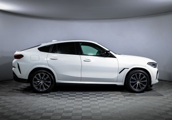 Подержанный автомобиль BMW X6 2021 года (4 фото)