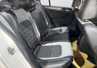 Подержанный автомобиль Volkswagen Jetta Sedan 2012 года (10 фото)