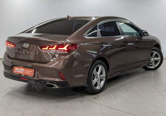 Подержанный автомобиль Hyundai Sonata 2019 года (5 фото)