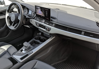 Подержанный автомобиль Audi A4 Sedan 2022 года (13 фото)