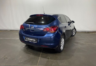 Подержанный автомобиль Opel Astra Hatchback 2011 года (4 фото)