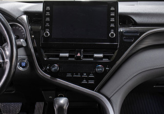 Подержанный автомобиль Toyota Camry Sedan 2021 года (15 фото)