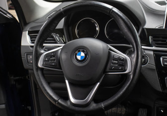 Подержанный автомобиль BMW X1 2020 года (17 фото)