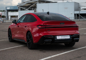 Подержанный автомобиль Audi A5 Liftback 2025 года (7 фото)