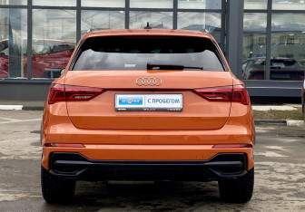 Подержанный автомобиль Audi Q3 2020 года (6 фото)