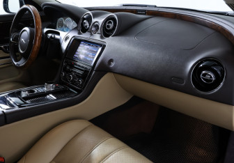Подержанный автомобиль Jaguar XJ 2013 года (11 фото)