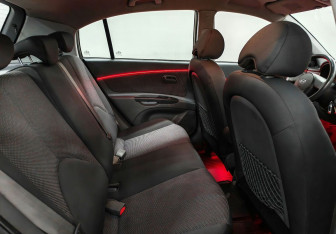 Подержанный автомобиль Kia Rio Hatchback 2009 года (12 фото)