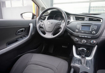 Подержанный автомобиль Kia Ceed Hatchback 2016 года (13 фото)