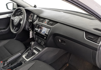 Подержанный автомобиль Skoda Octavia Liftback 2018 года (13 фото)