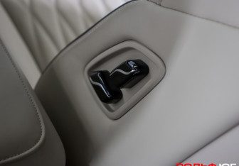 Подержанный автомобиль Voyah Dream 2023 года (16 фото)