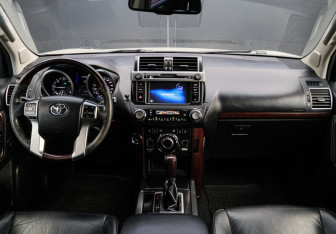 Подержанный автомобиль Toyota Land Cruiser Prado 2013 года (9 фото)