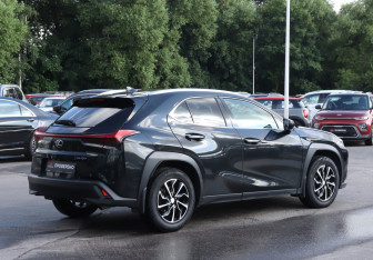 Подержанный автомобиль Lexus UX 2019 года (5 фото)