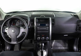 Подержанный автомобиль Nissan X-Trail 2014 года (10 фото)