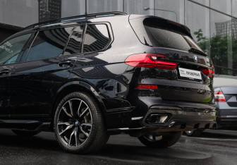 Подержанный автомобиль BMW X7 2020 года (8 фото)