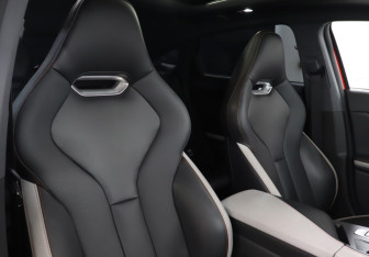 Подержанный автомобиль Changan UNI-V 2024 года (16 фото)