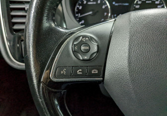 Подержанный автомобиль Mitsubishi Outlander 2016 года (27 фото)