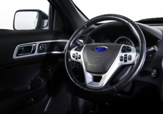 Подержанный автомобиль Ford Explorer 2013 года (13 фото)