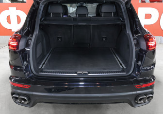 Подержанный автомобиль Porsche Cayenne 2015 года (10 фото)