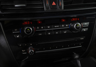 Подержанный автомобиль BMW X6 2017 года (17 фото)