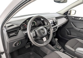 Подержанный автомобиль Skoda Rapid Liftback 2021 года (16 фото)