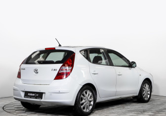 Подержанный автомобиль Hyundai i30 Hatchback 2009 года (4 фото)