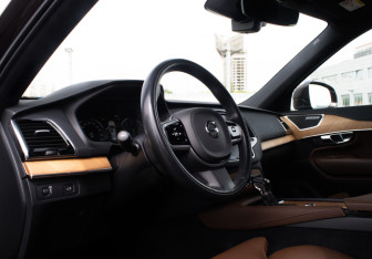 Подержанный автомобиль Volvo XC90 2021 года (12 фото)