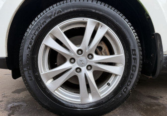 Подержанный автомобиль Hyundai Santa Fe 2010 года (9 фото)