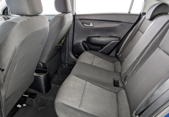 Подержанный автомобиль Kia Rio Hatchback 2021 года (17 фото)