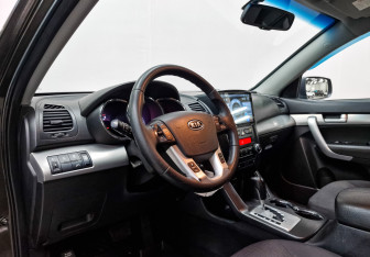 Подержанный автомобиль Kia Sorento 2011 года (15 фото)