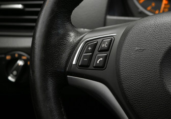 Подержанный автомобиль BMW X1 2012 года (12 фото)