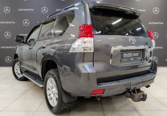 Подержанный автомобиль Toyota Land Cruiser Prado 2011 года (7 фото)
