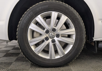 Подержанный автомобиль Volkswagen Multivan 2015 года (12 фото)