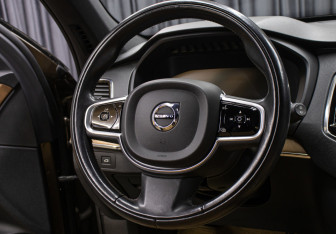 Подержанный автомобиль Volvo XC90 2017 года (17 фото)