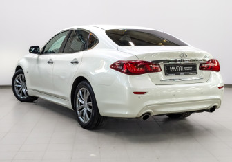 Подержанный автомобиль Infiniti Q70 2018 года (7 фото)