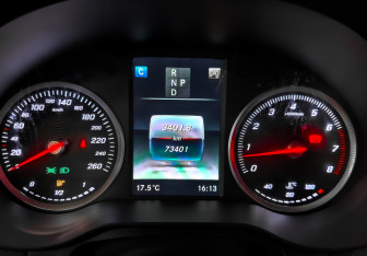 Подержанный автомобиль Mercedes-Benz GLC Coupe 2018 года (16 фото)