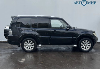Подержанный автомобиль Mitsubishi Pajero 2011 года (4 фото)