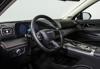 Подержанный автомобиль Jaecoo J8 2024 года (10 фото)