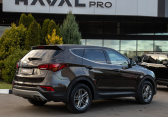 Подержанный автомобиль Hyundai Santa Fe 2015 года (4 фото)
