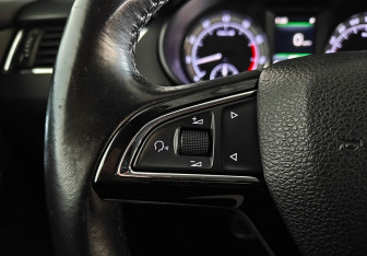Подержанный автомобиль Skoda Octavia Liftback 2017 года (14 фото)