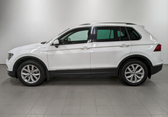 Подержанный автомобиль Volkswagen Tiguan 2017 года (8 фото)