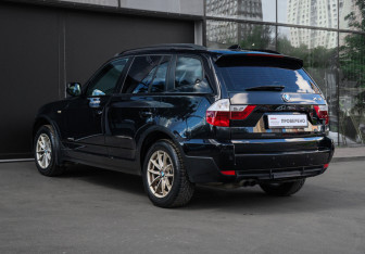 Подержанный автомобиль BMW X3 2010 года (6 фото)
