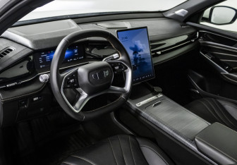 Подержанный автомобиль Geely Preface 2024 года (10 фото)