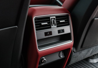 Подержанный автомобиль Porsche Cayenne 2020 года (13 фото)