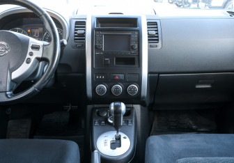 Подержанный автомобиль Nissan X-Trail 2013 года (14 фото)