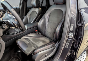 Подержанный автомобиль Mercedes-Benz GLC AMG 2020 года (20 фото)